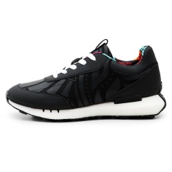 Desigual Sneakers runner detalles engomados modelo 22WSKA37 zapatillas color negro cordones